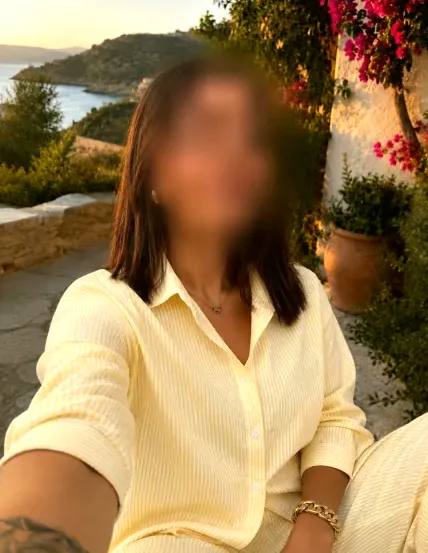 Rosa, 23