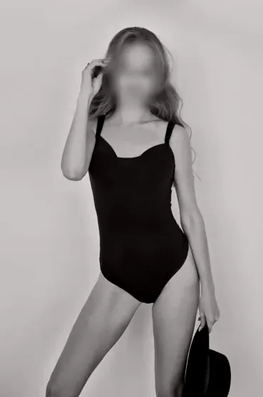 Valentina, 40
